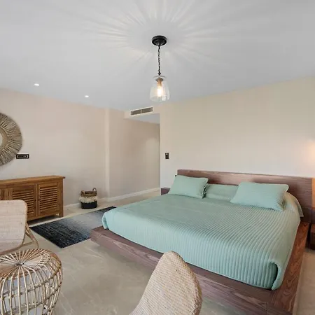 Вилла Isolated, Luxurious Stay, Olivinn Yali Mansion Бодрум