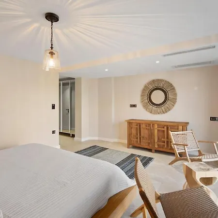 Вилла Isolated, Luxurious Stay, Olivinn Yali Mansion