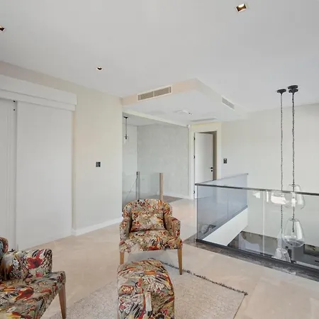 Isolated, Luxurious Stay, Olivinn Yali Mansion
