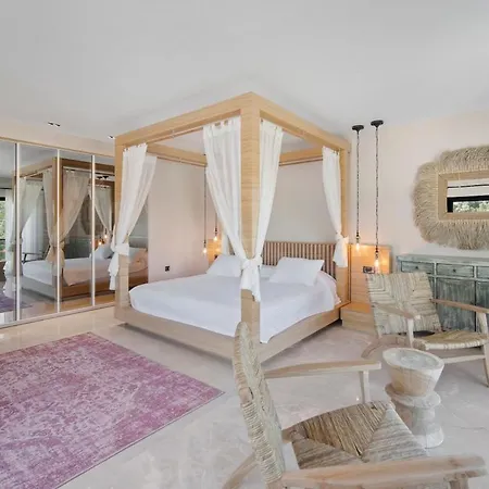 Isolated, Luxurious Stay, Olivinn Yali Mansion *