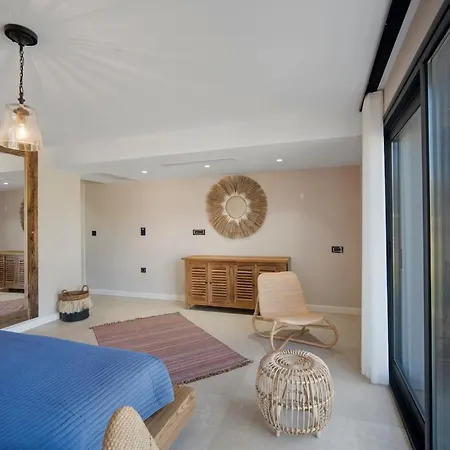 Вилла Isolated, Luxurious Stay, Olivinn Yali Mansion *
