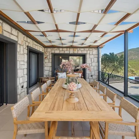 Isolated, Luxurious Stay, Olivinn Yali Mansion