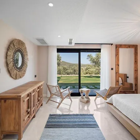 Вилла Isolated, Luxurious Stay, Olivinn Yali Mansion Бодрум